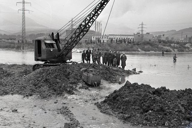 Rok 1956: Rieka Orava v novom koryte - fotografie - Vtedy